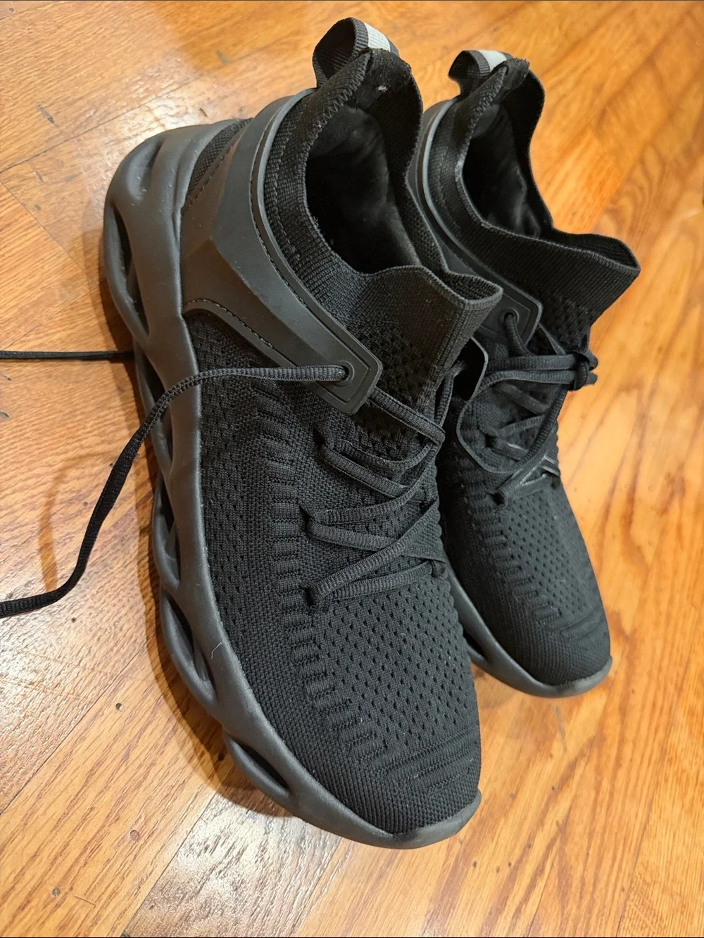 size 9 Aldo sneakers men’s Lightweight Black Knit Athletic use good condition